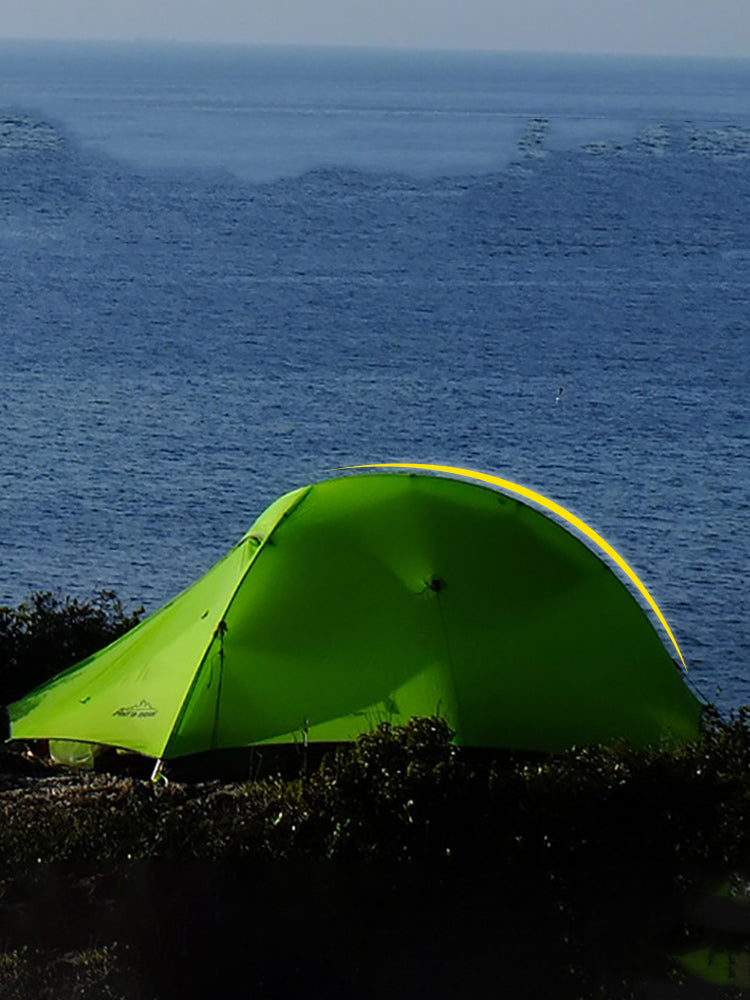 Tente de randonnée  pour le camping en plein air .