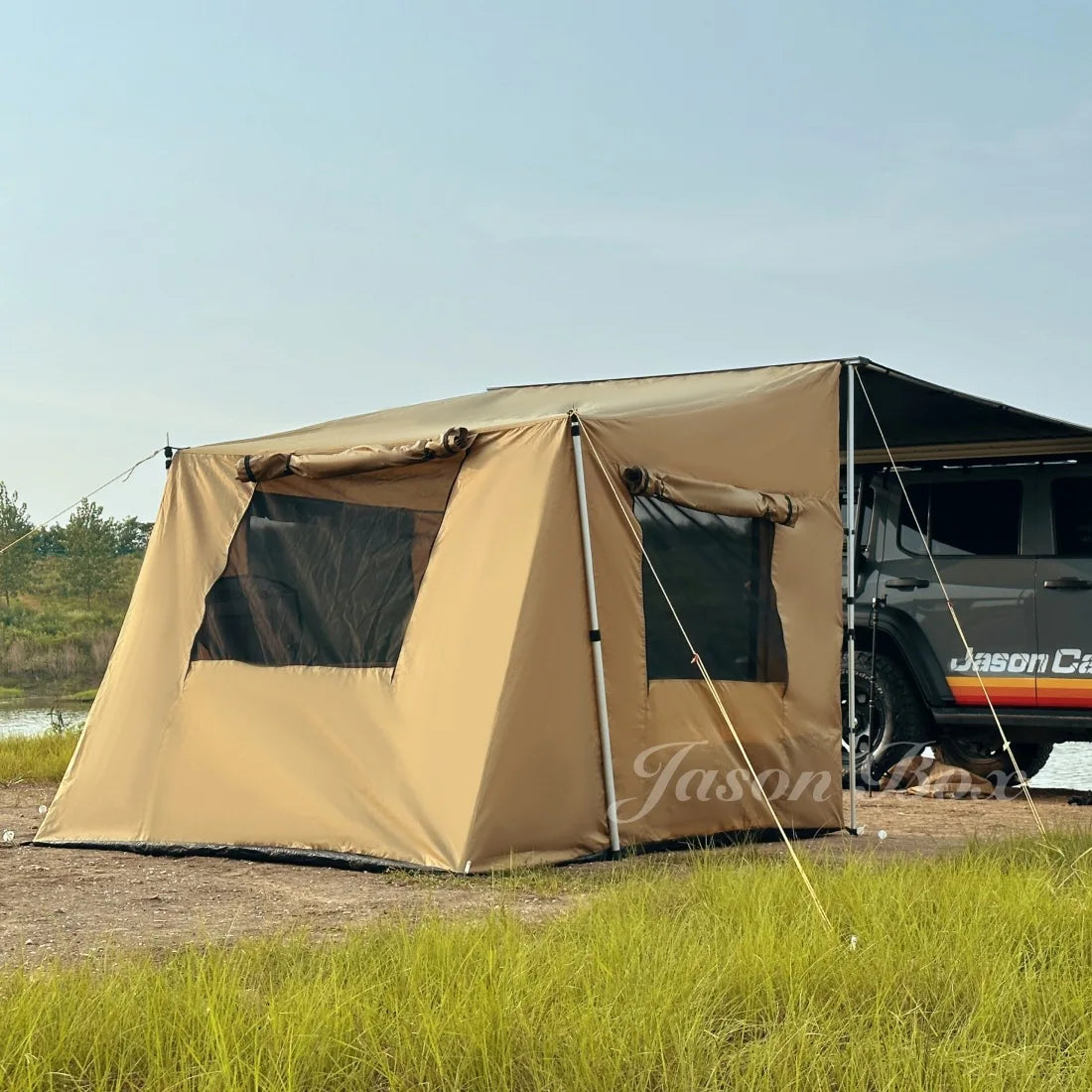 Au vent le camping car avec . Avec fenêtre déployée